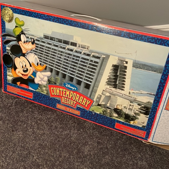 Walt Disney World Monorail set  in box  and Contemporary Resort set in box - Picture 10 of 15